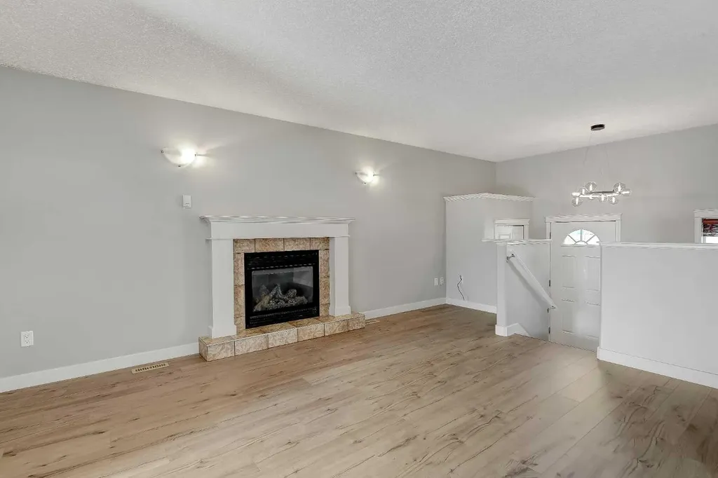 11261 75a Avenue Grande Prairie AB T8W 0C3