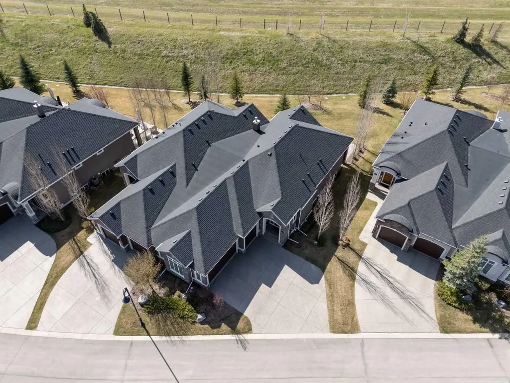 117 Spring Water Close Heritage Pointe AB T1S 4K5