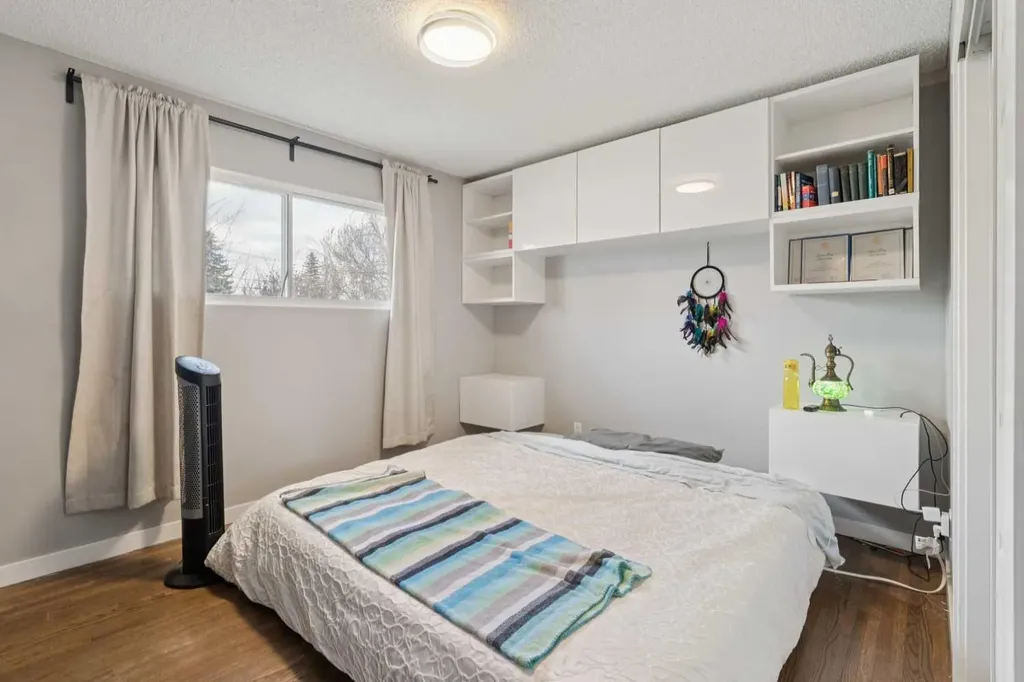 9812 2 Street SE Calgary AB T2J 0W2