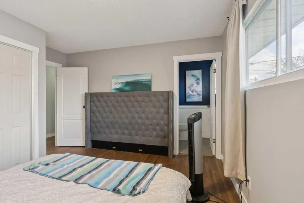 9812 2 Street SE Calgary AB T2J 0W2