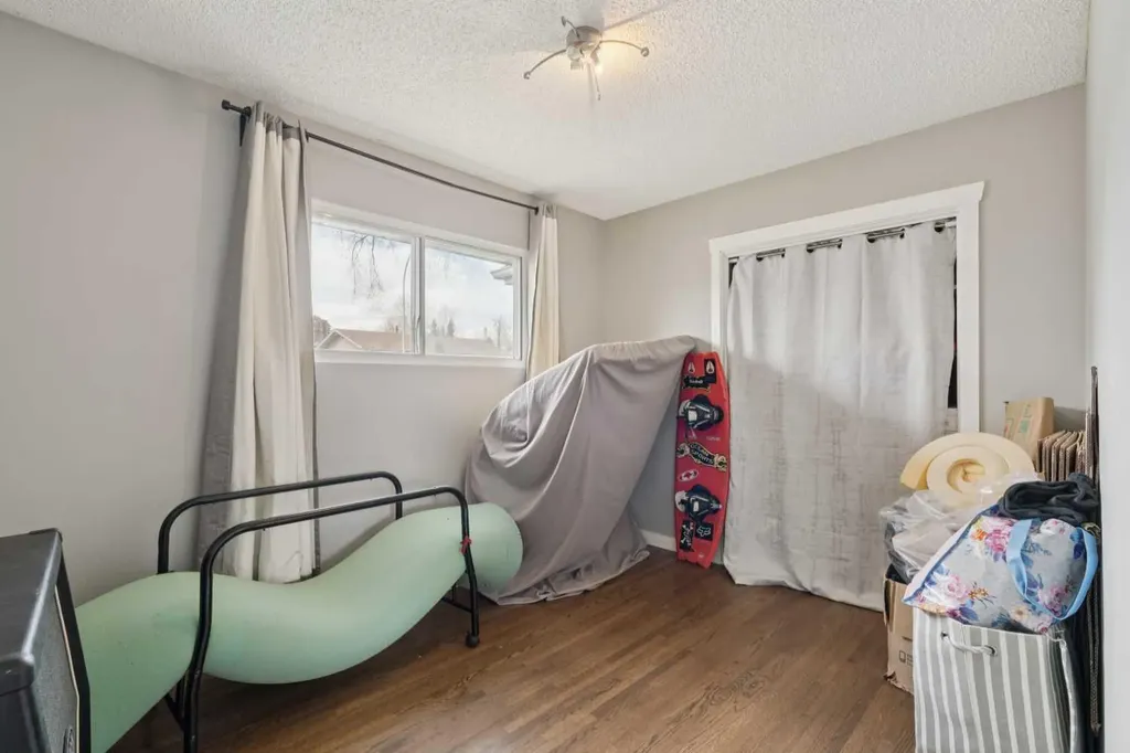 9812 2 Street SE Calgary AB T2J 0W2