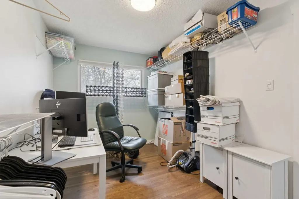 9812 2 Street SE Calgary AB T2J 0W2