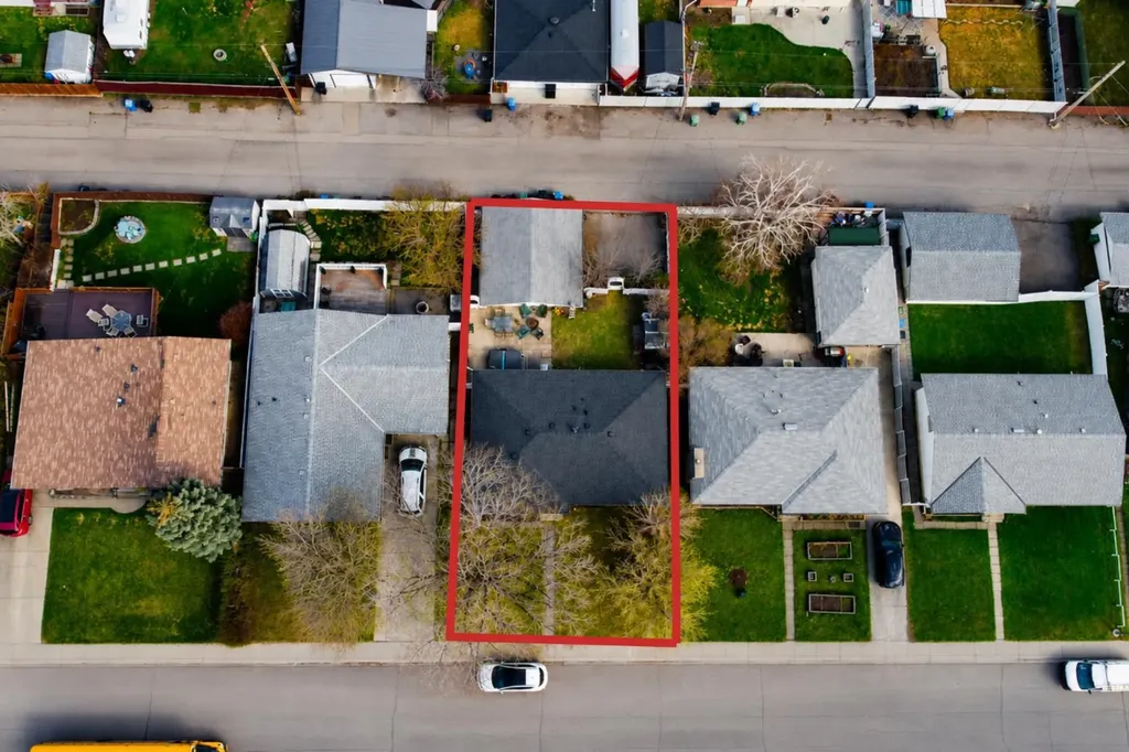 9812 2 Street SE Calgary AB T2J 0W2