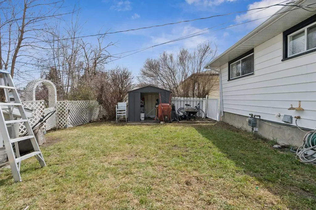 9812 2 Street SE Calgary AB T2J 0W2