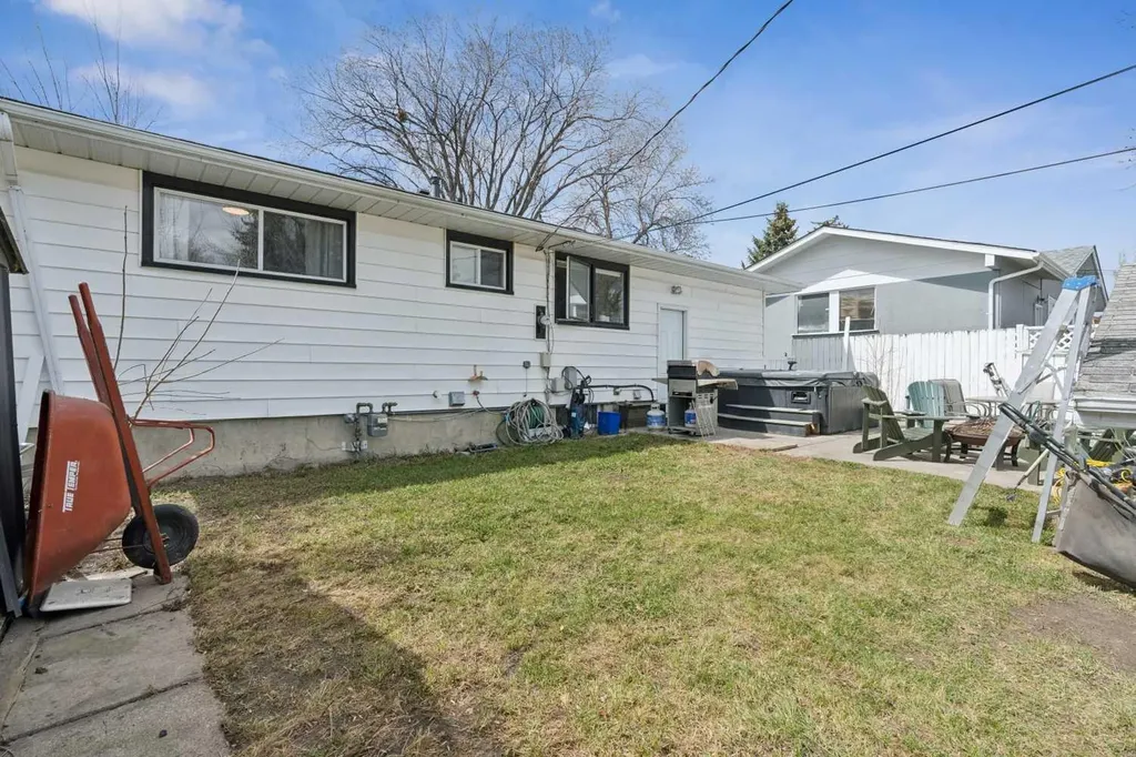 9812 2 Street SE Calgary AB T2J 0W2