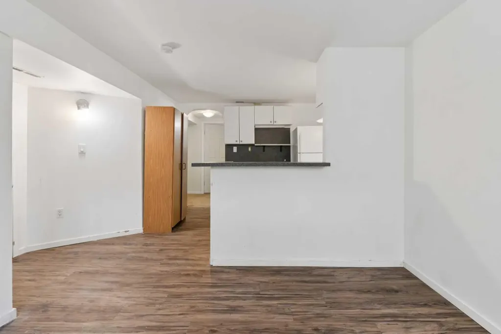 9812 2 Street SE Calgary AB T2J 0W2