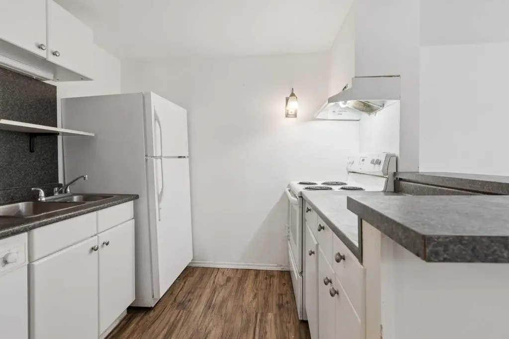 9812 2 Street SE Calgary AB T2J 0W2