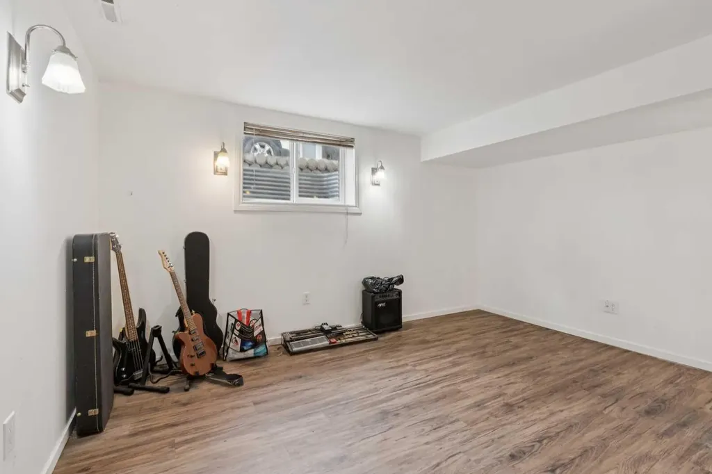 9812 2 Street SE Calgary AB T2J 0W2
