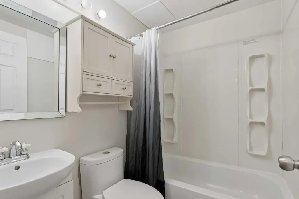 9812 2 Street SE Calgary AB T2J 0W2