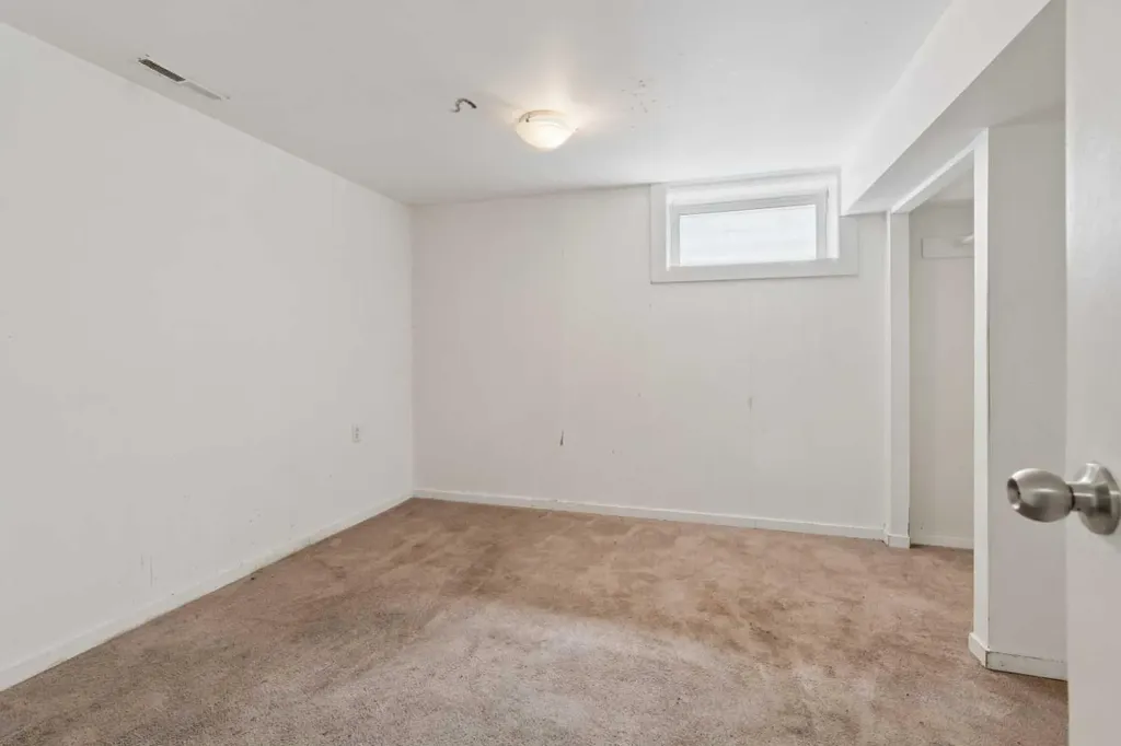 9812 2 Street SE Calgary AB T2J 0W2
