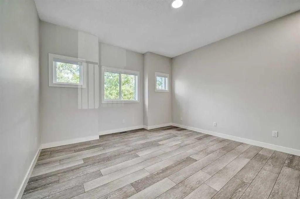 96 Tuscany Summit Square NW Calgary AB T3M 0G1