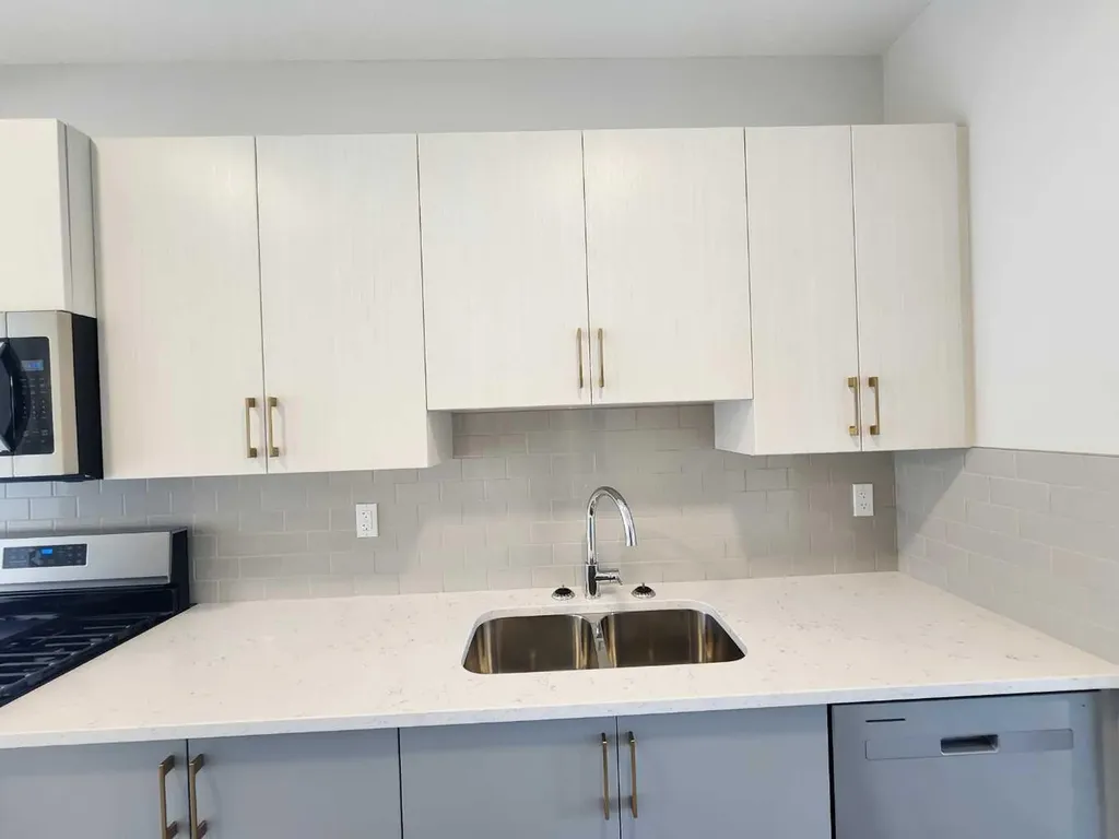 96 Tuscany Summit Square NW Calgary AB T3M 0G1