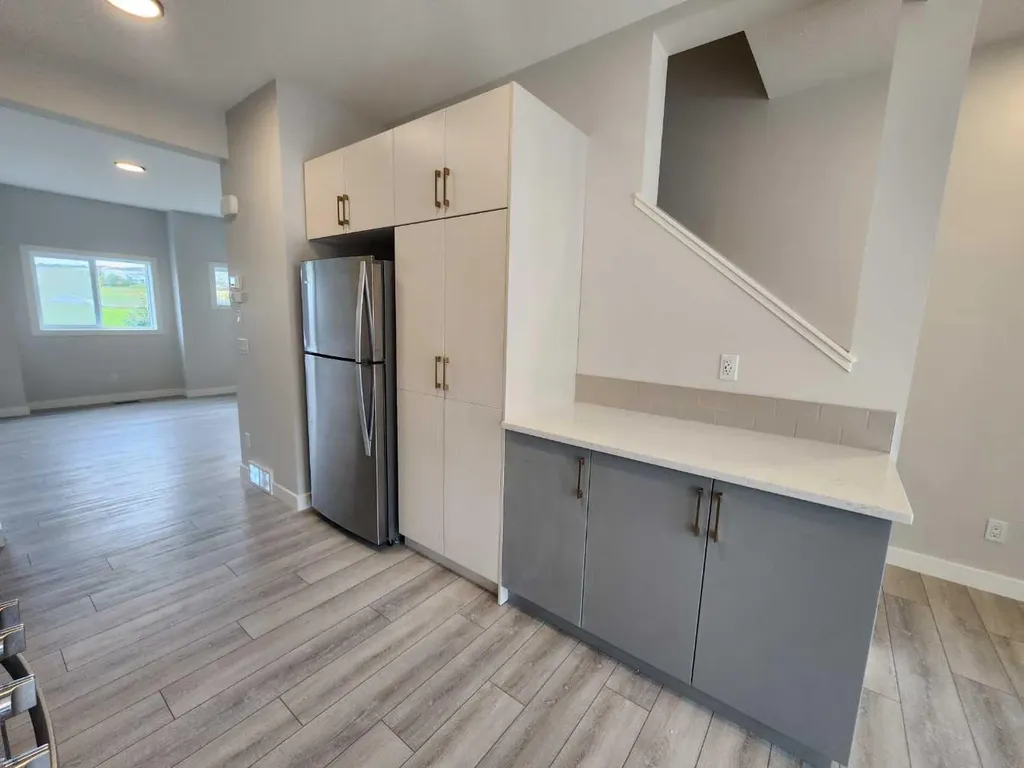 96 Tuscany Summit Square NW Calgary AB T3M 0G1