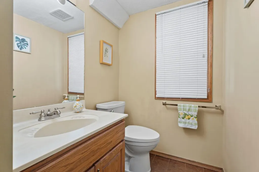 133 Carr Crescent Okotoks AB T1S 1E5