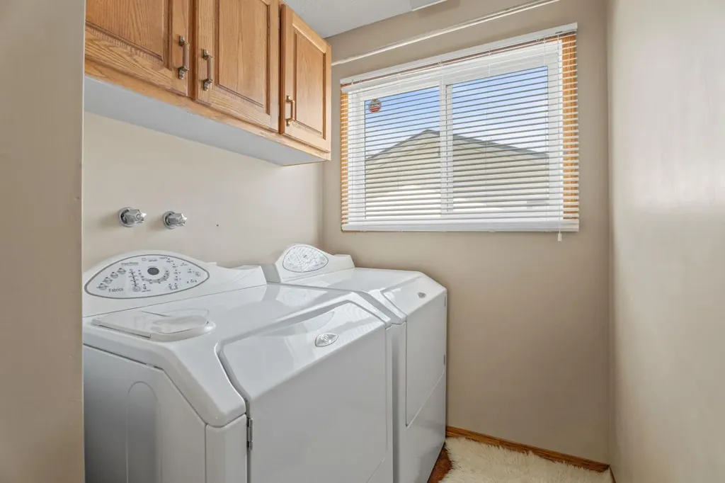 133 Carr Crescent Okotoks AB T1S 1E5