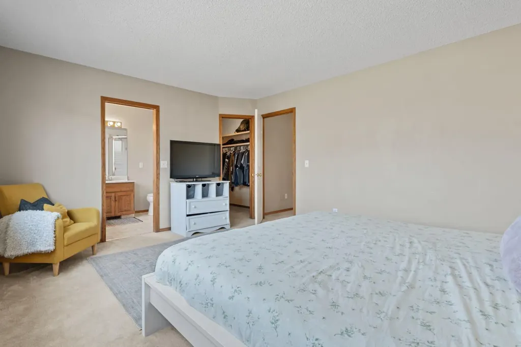 133 Carr Crescent Okotoks AB T1S 1E5