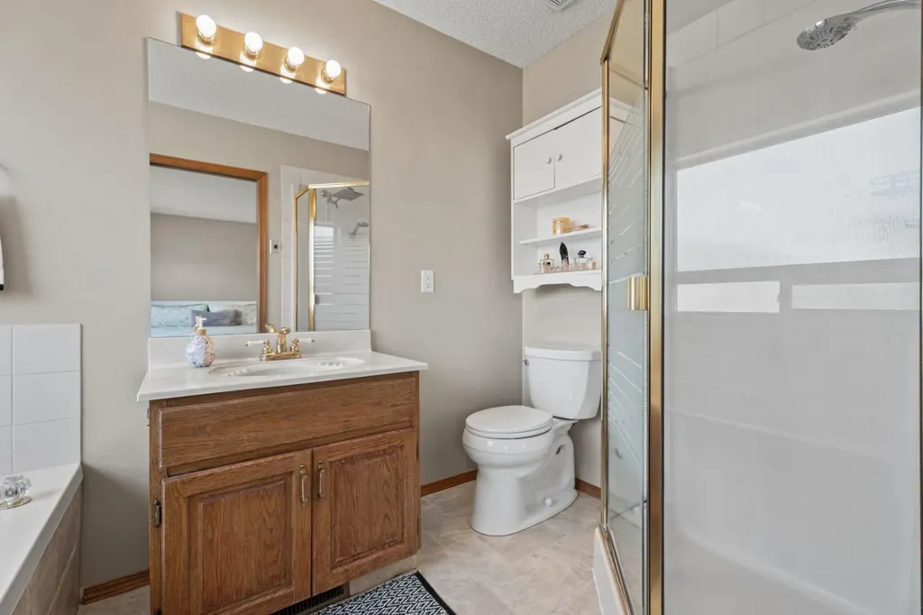 133 Carr Crescent Okotoks AB T1S 1E5
