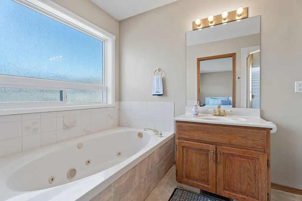 133 Carr Crescent Okotoks AB T1S 1E5