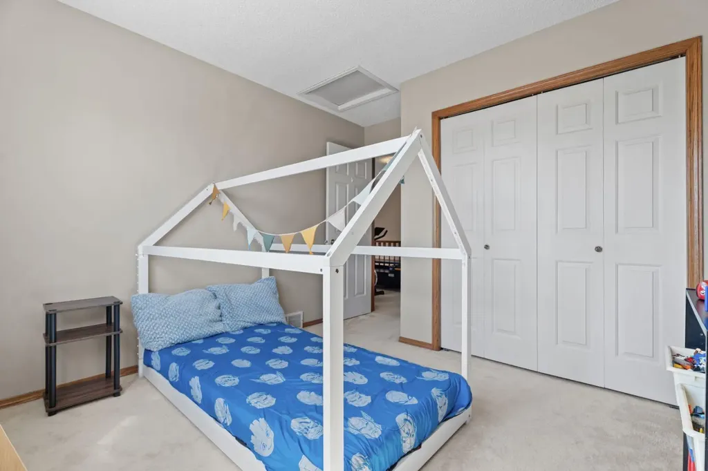133 Carr Crescent Okotoks AB T1S 1E5