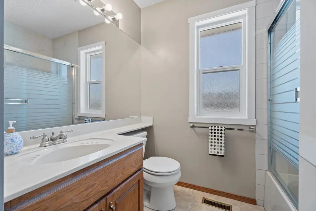 133 Carr Crescent Okotoks AB T1S 1E5