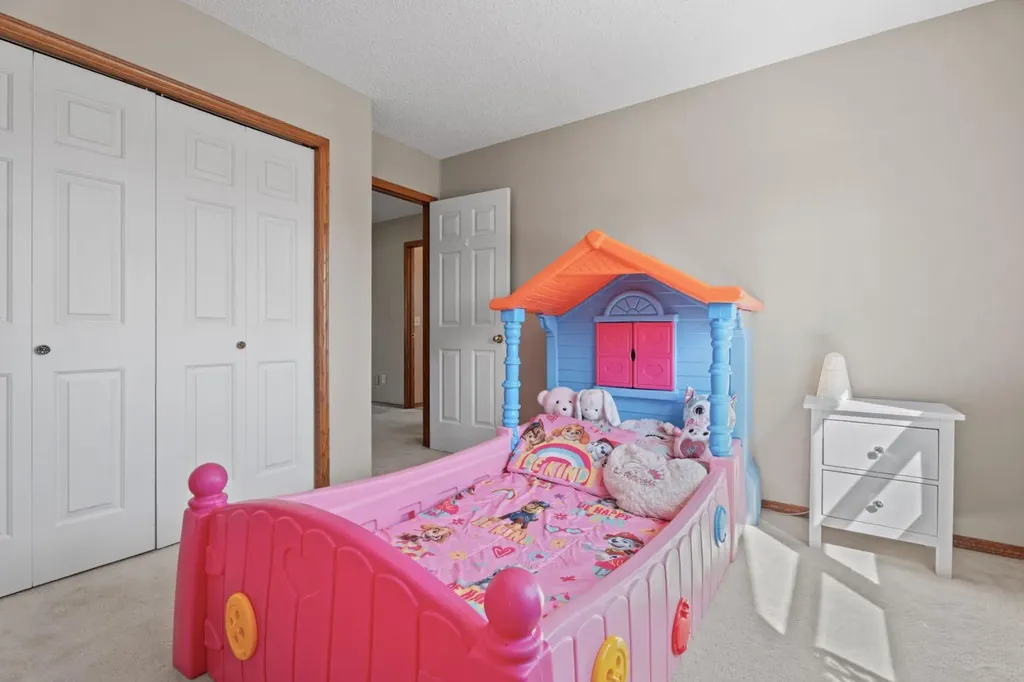133 Carr Crescent Okotoks AB T1S 1E5