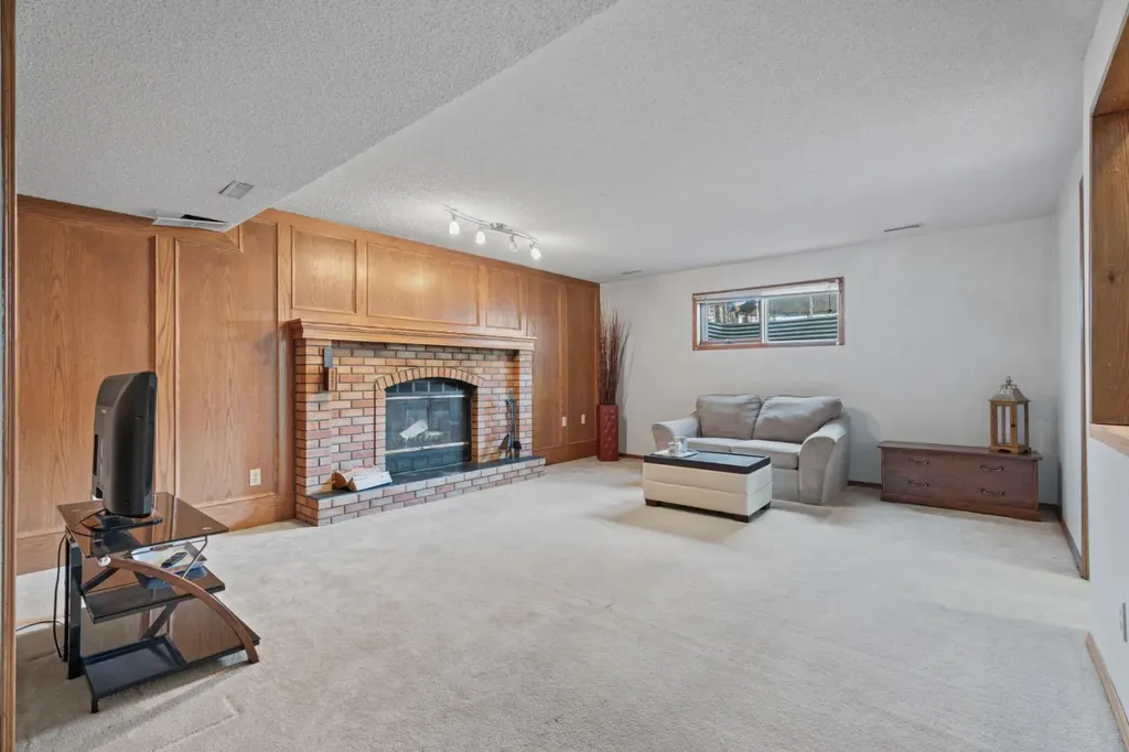 133 Carr Crescent Okotoks AB T1S 1E5