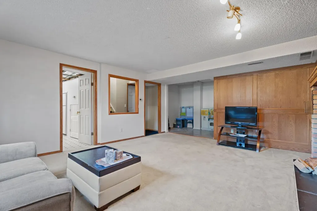 133 Carr Crescent Okotoks AB T1S 1E5
