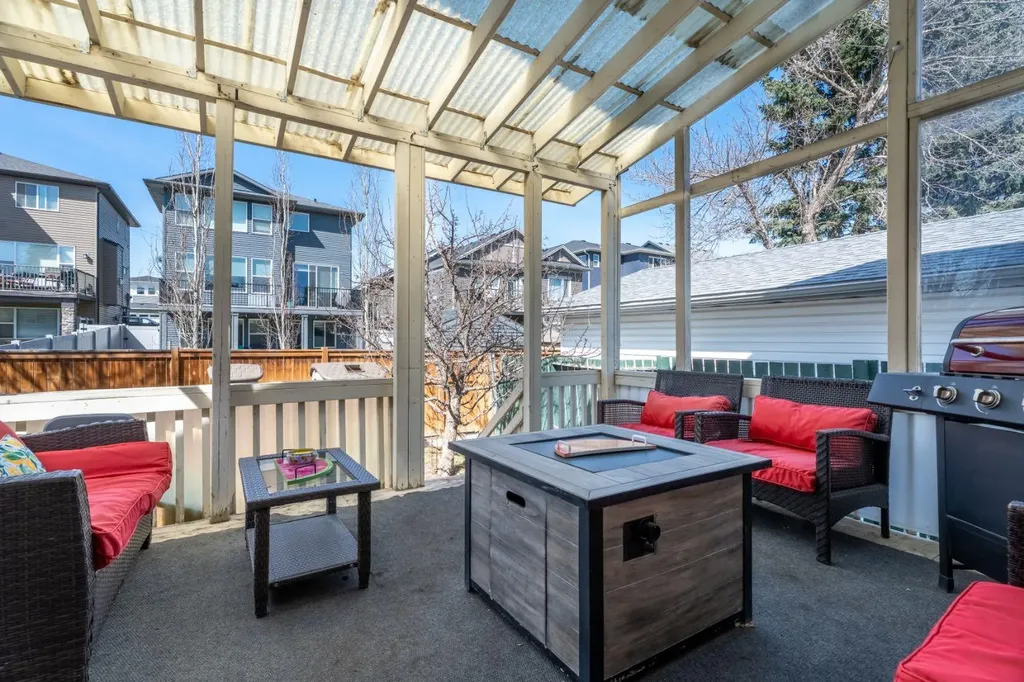 133 Carr Crescent Okotoks AB T1S 1E5
