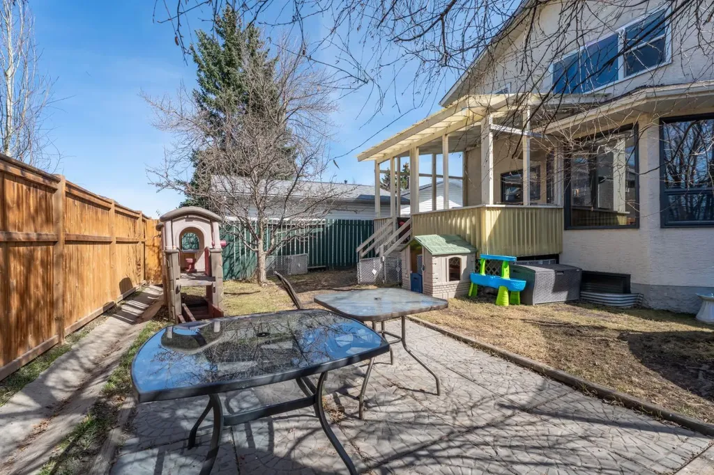 133 Carr Crescent Okotoks AB T1S 1E5