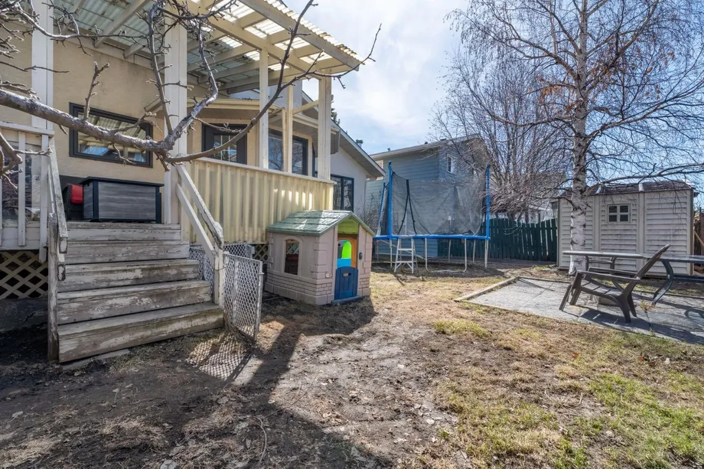 133 Carr Crescent Okotoks AB T1S 1E5