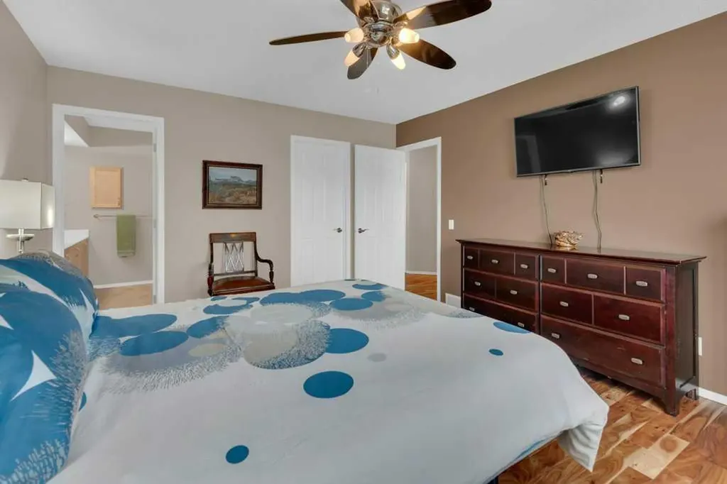 15 New Brighton Manor SE Calgary AB T2Z 4G8
