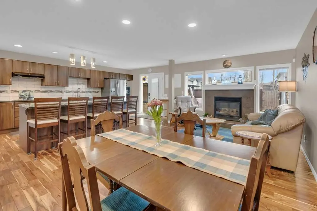 15 New Brighton Manor SE Calgary AB T2Z 4G8