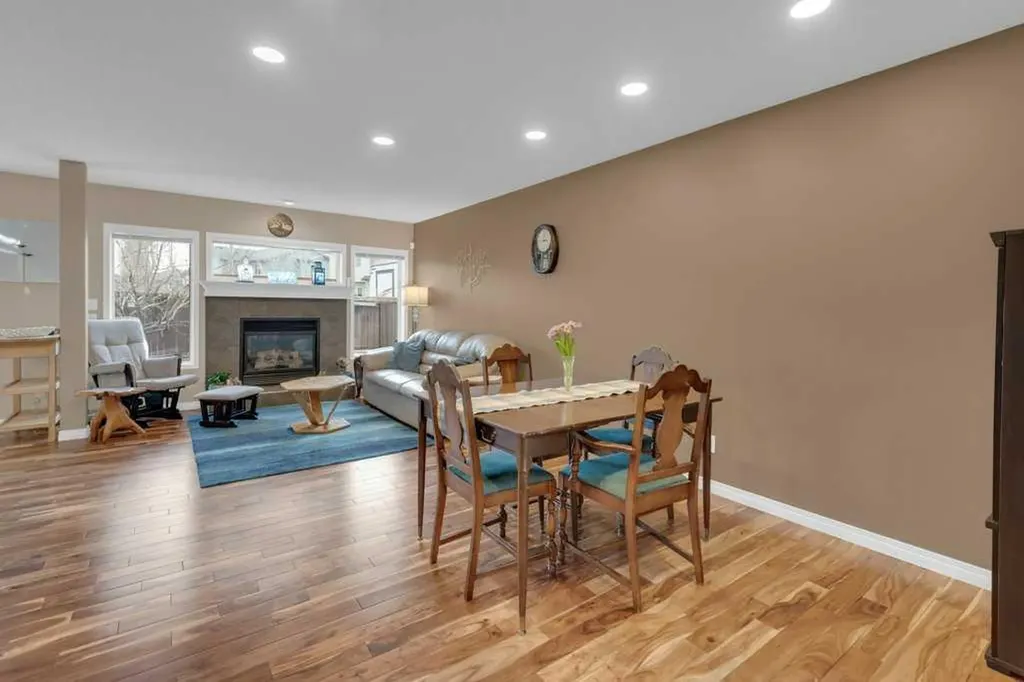15 New Brighton Manor SE Calgary AB T2Z 4G8