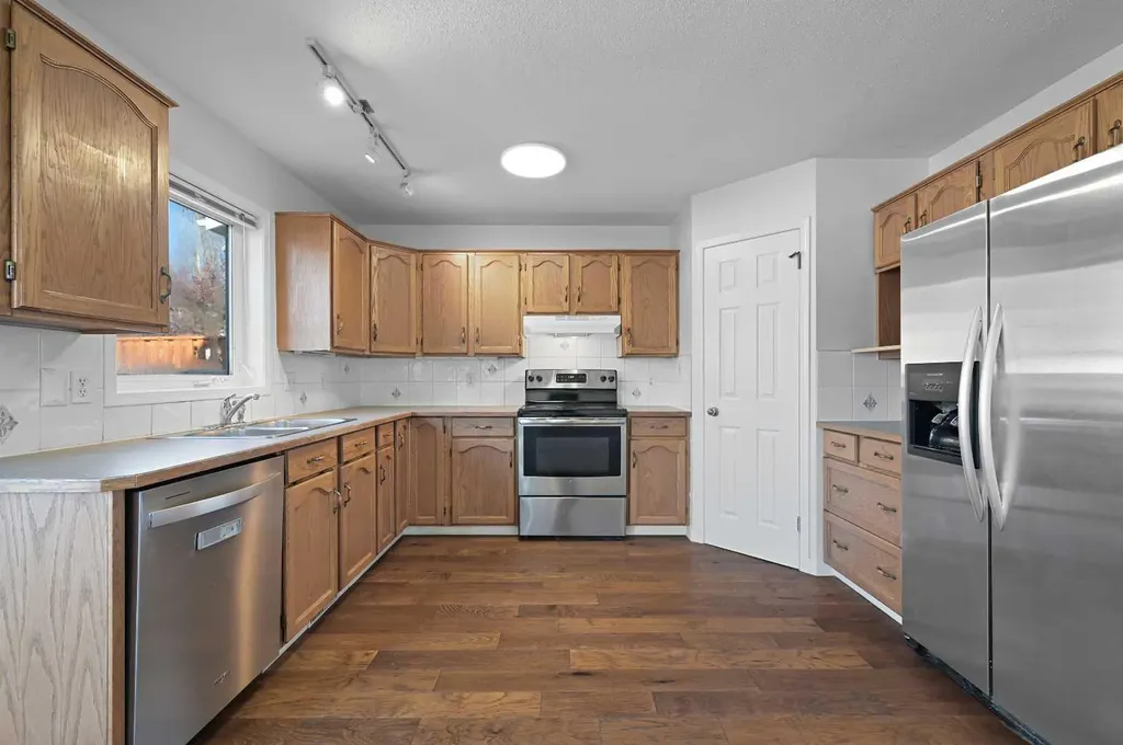 182 Coventry Close NE Calgary AB T3K 4A6