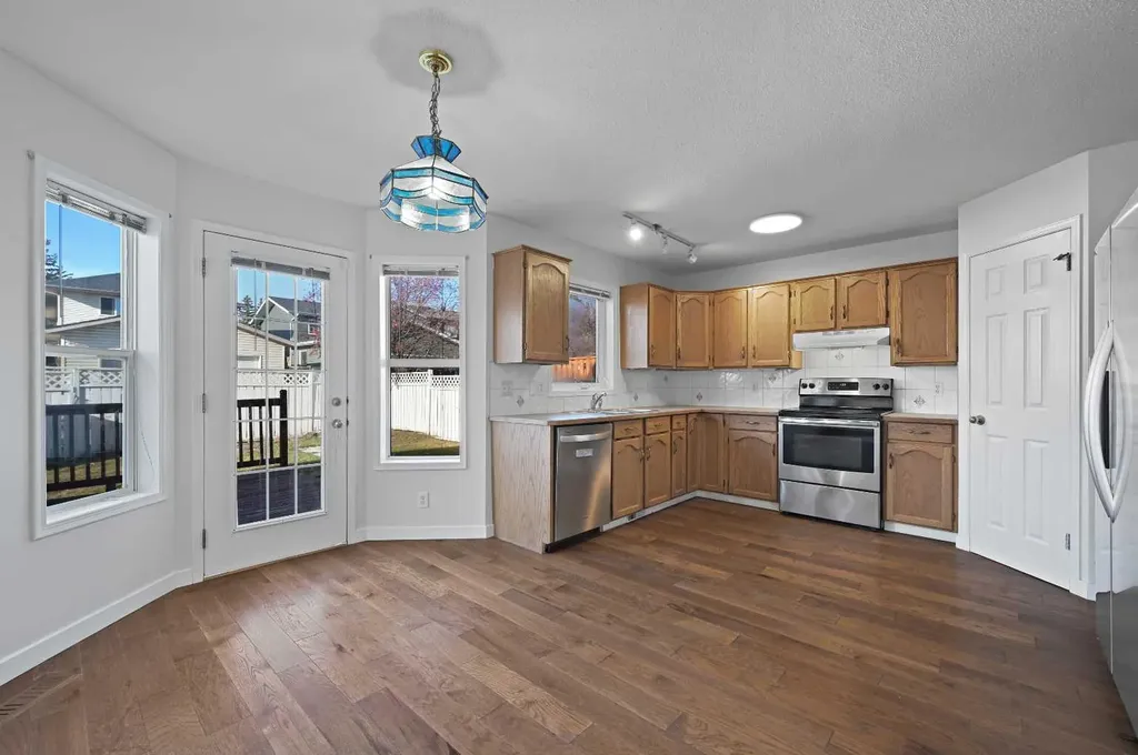182 Coventry Close NE Calgary AB T3K 4A6