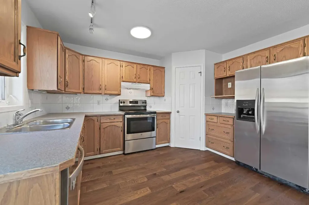 182 Coventry Close NE Calgary AB T3K 4A6