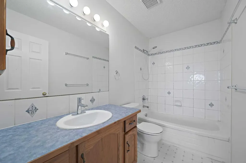 182 Coventry Close NE Calgary AB T3K 4A6