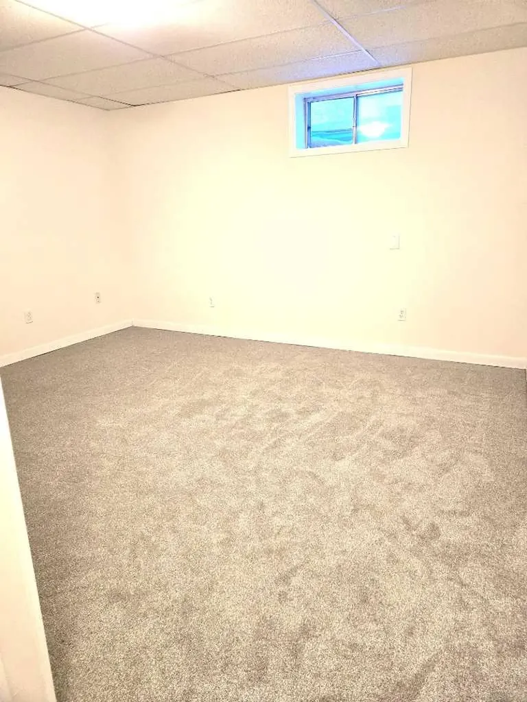 182 Coventry Close NE Calgary AB T3K 4A6