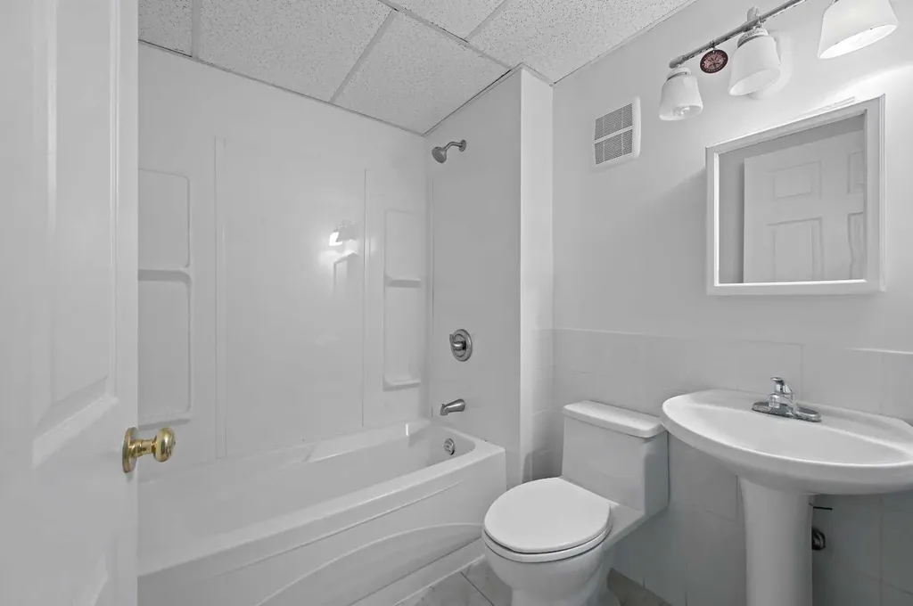 182 Coventry Close NE Calgary AB T3K 4A6