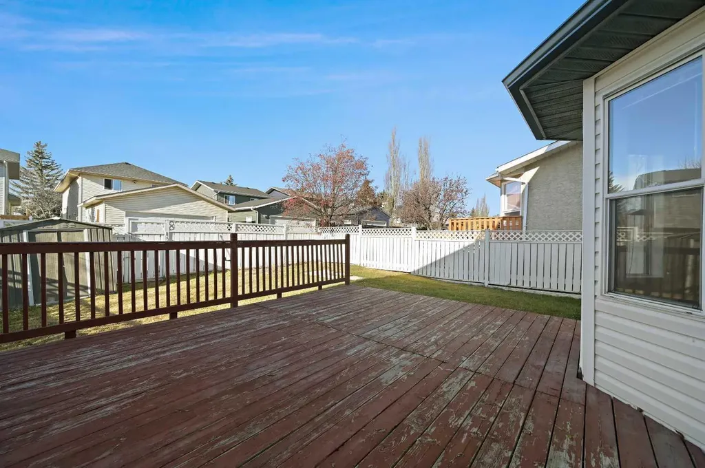 182 Coventry Close NE Calgary AB T3K 4A6