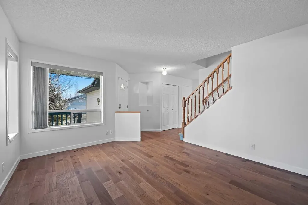 182 Coventry Close NE Calgary AB T3K 4A6