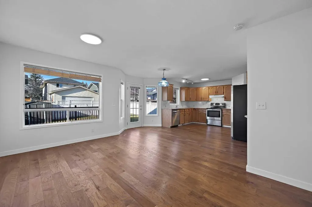 182 Coventry Close NE Calgary AB T3K 4A6