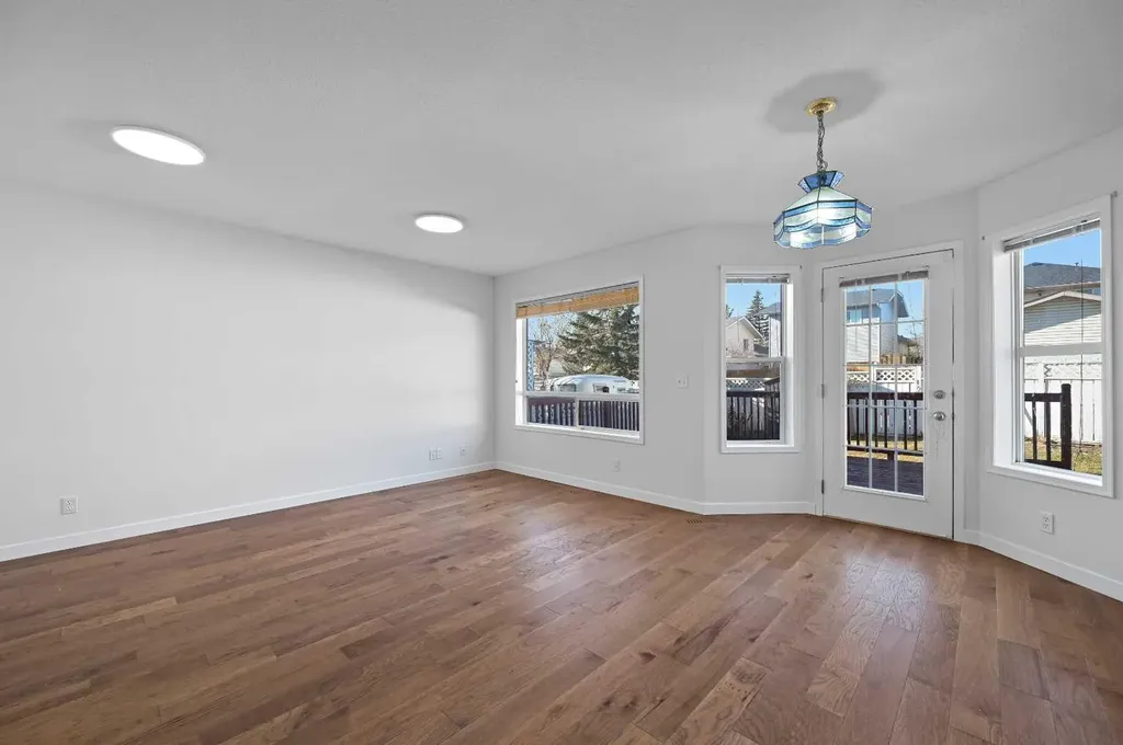 182 Coventry Close NE Calgary AB T3K 4A6