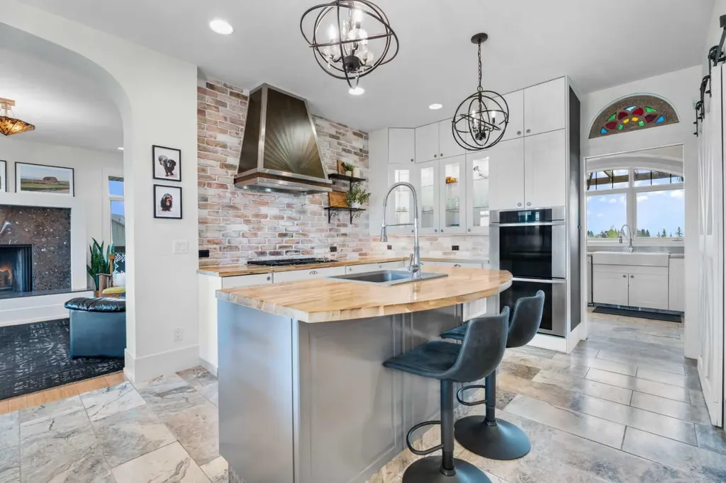 16019 298 Avenue W Rural Foothills County AB T1S 5P5