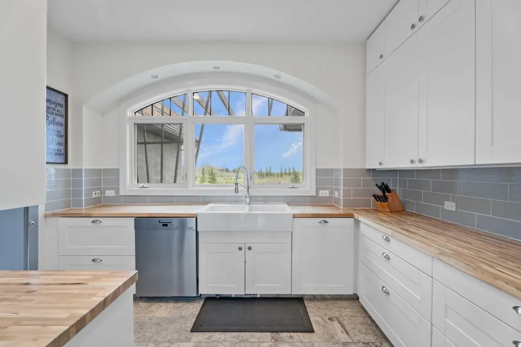 16019 298 Avenue W Rural Foothills County AB T1S 5P5