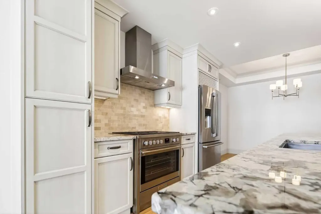 221 Quarry Way SE Calgary AB T2C 5M7