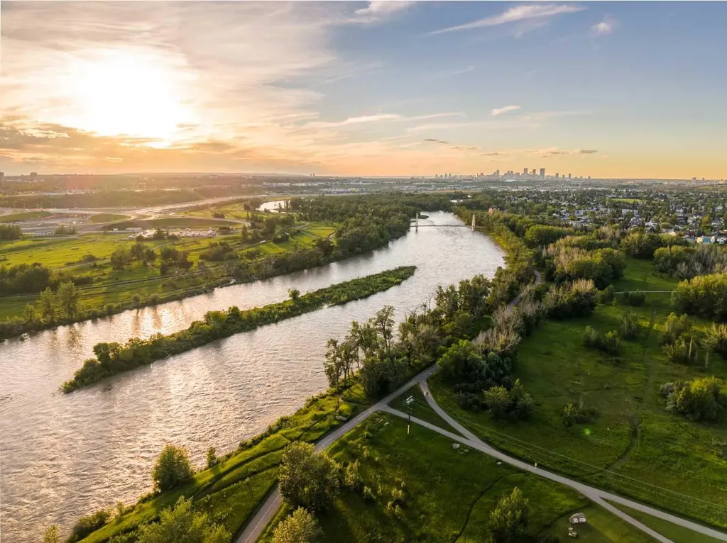 221 Quarry Way SE Calgary AB T2C 5M7
