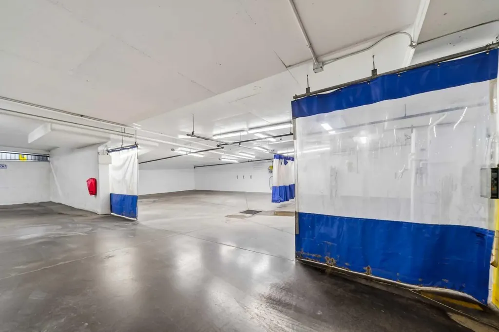 221 Quarry Way SE Calgary AB T2C 5M7