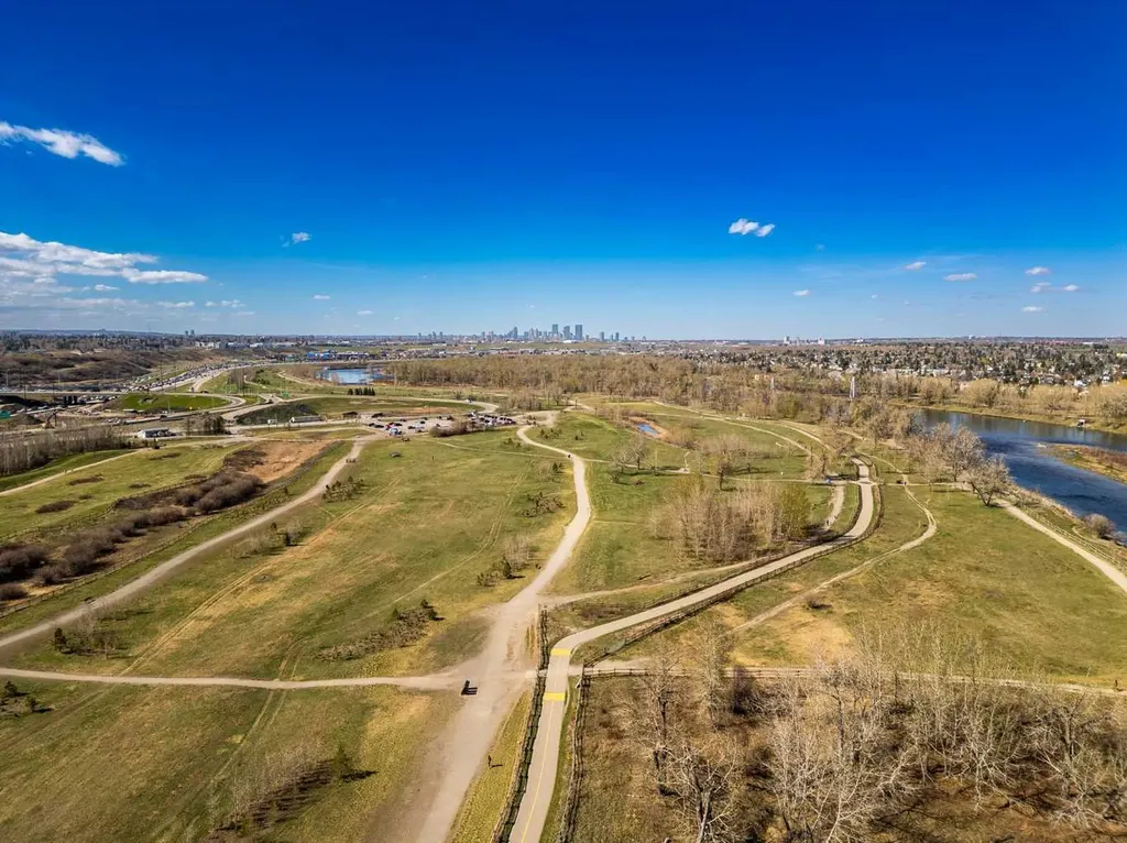221 Quarry Way SE Calgary AB T2C 5M7