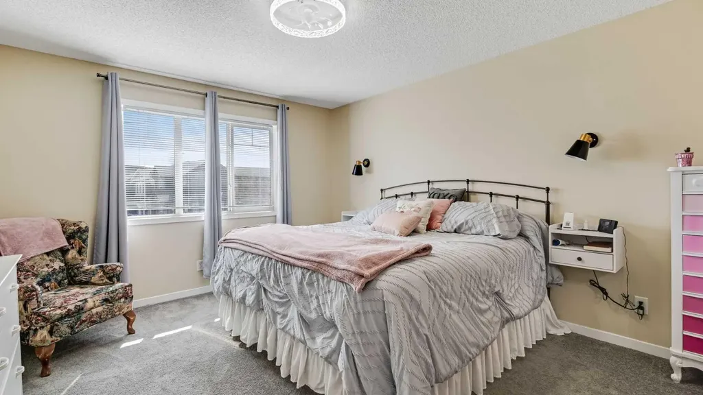 36 New Brighton Landing SE Calgary AB T2Z0S5